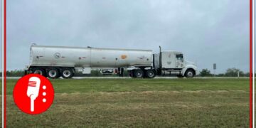 Guardia Nacional asegura tractocamión con 40 mil litros de combustible en Cadereyta, Nuevo León