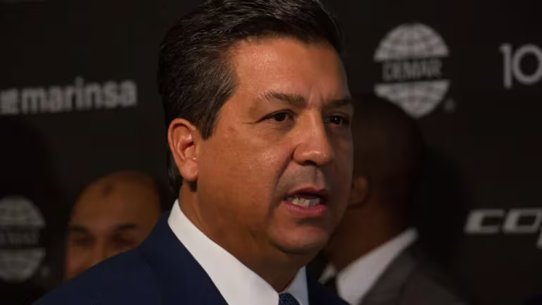 Marko Cortés, líder del PAN, defiende a Francisco García Cabeza de Vaca, calificándolo de perseguido político, y expresa preocupaciones sobre la persecución a opositores en México.
