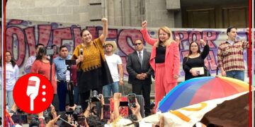 Ministras Lenia Batres y Loretta Ortiz en mitin de jóvenes en la SCJN. Foto: @infpmorena/X